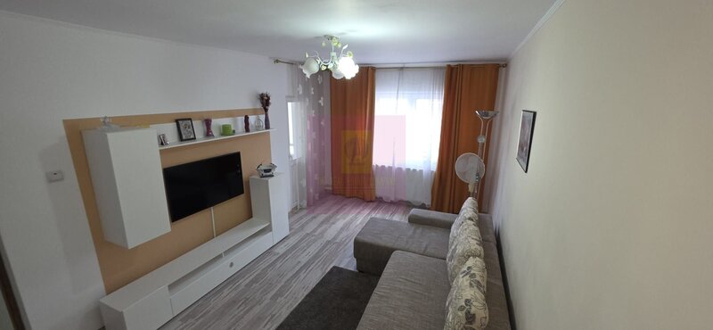 Apartamnet cu 3 camere de vanzare in Campina, Central