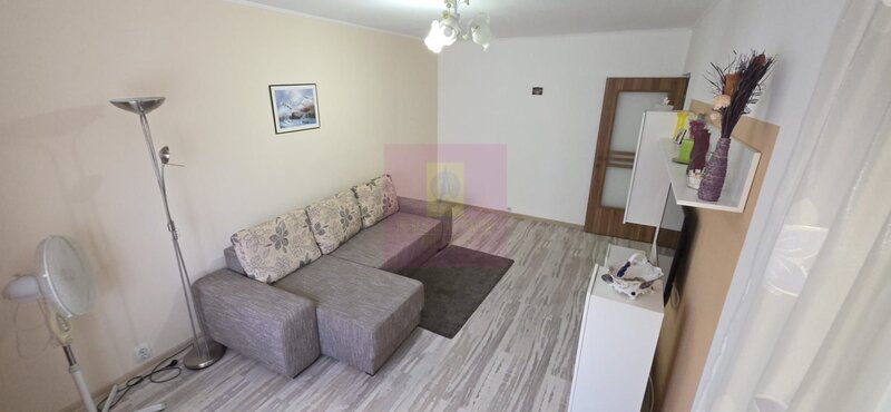 Apartamnet cu 3 camere de vanzare in Campina, Central