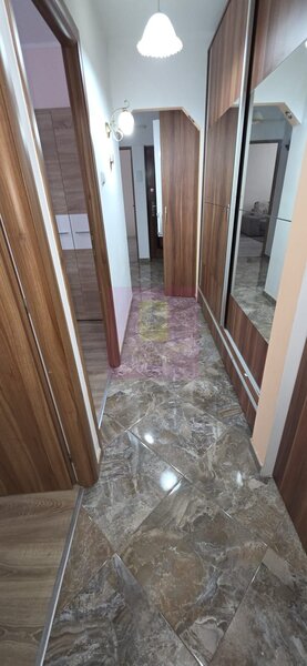 Apartamnet cu 3 camere de vanzare in Campina, Central