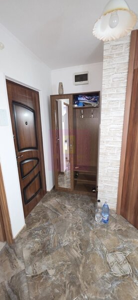 Apartamnet cu 3 camere de vanzare in Campina, Central