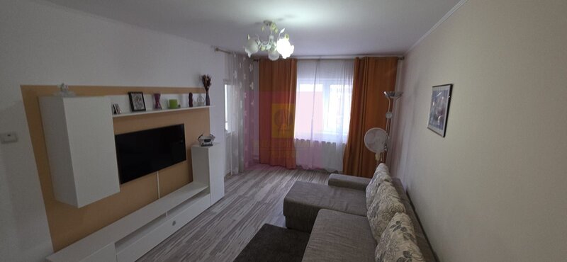 Apartamnet cu 3 camere de vanzare in Campina, Central