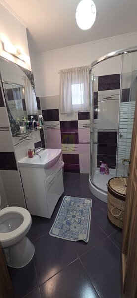 Apartamnet cu 3 camere de vanzare in Campina, Central