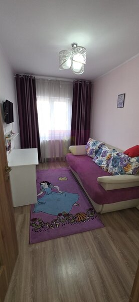 Apartamnet cu 3 camere de vanzare in Campina, Central