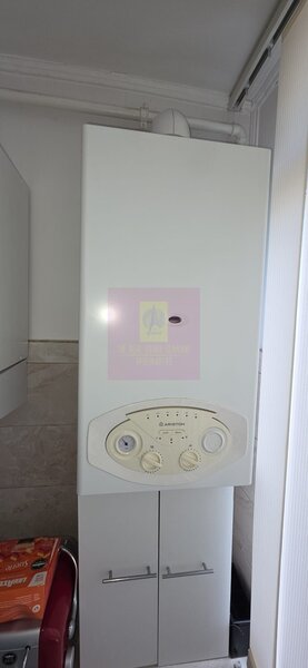 Apartamnet cu 3 camere de vanzare in Campina, Central