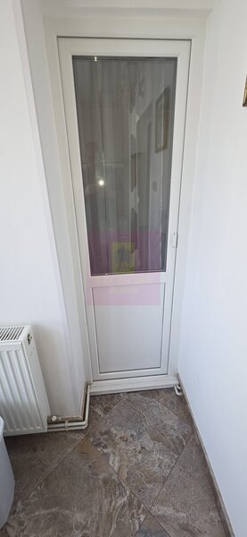 Apartamnet cu 3 camere de vanzare in Campina, Central