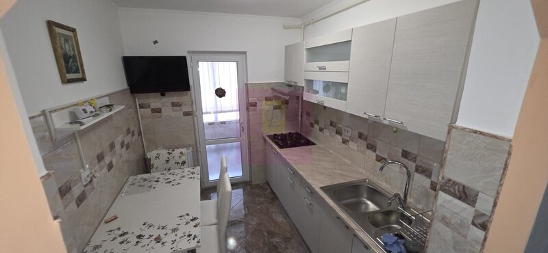 Apartamnet cu 3 camere de vanzare in Campina, Central
